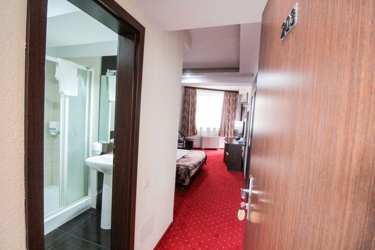 Hotel Razvan Bucareste Exterior foto